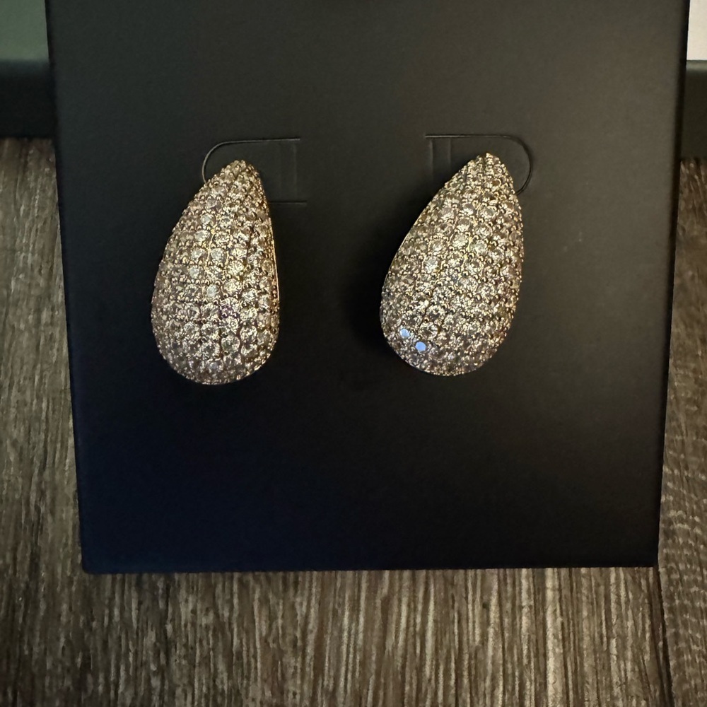 New Sunaina Elegant Gold Teardrop Earrings